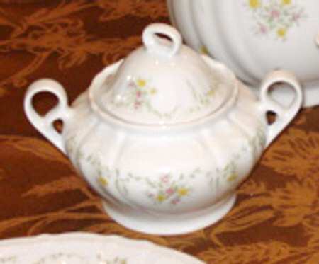 BTH238 Sugar Bowl & Lid