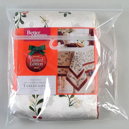 Mistletoe 60" X 84" Oblong Tablecloth