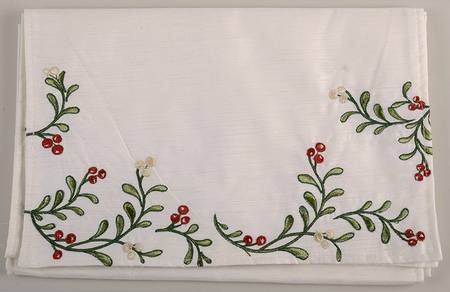 Mistletoe 14" X 72" Cloth Table Runner