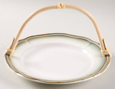 Simply Fluted Dillweed 5 3/8"-5 5/8" Bamboo Handled Serving Plate  HC