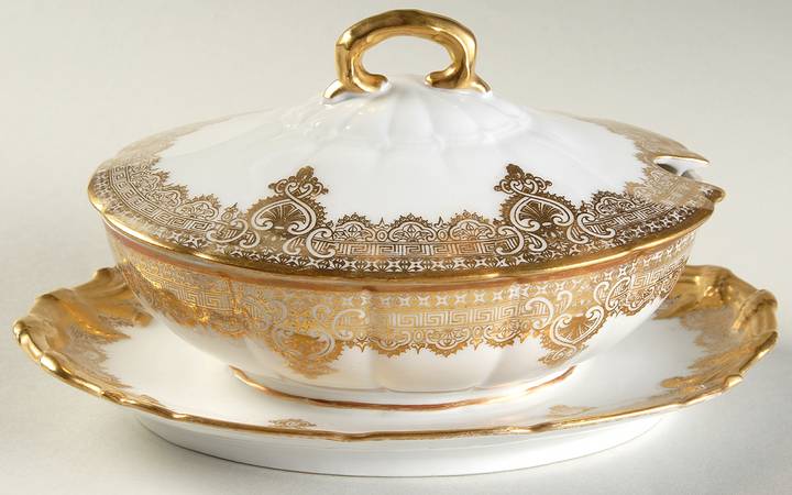 BER592 Gravy Boat w/Attached Underplate & Lid