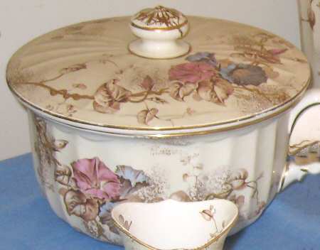 Morning Glory Chamber Pot & Lid