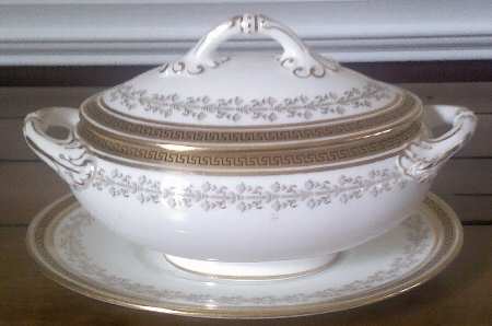 BWM21 Gravy Boat & Lid w/Underplate