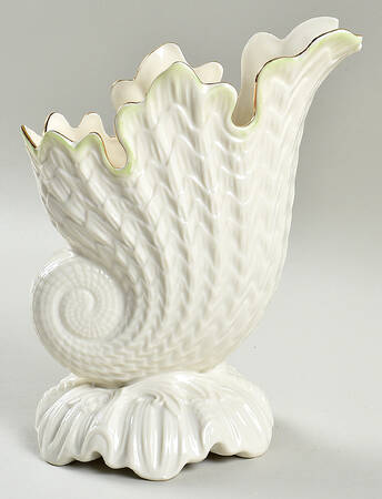 Heritage Collection 6" Scalloped Vase