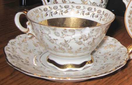 BAV427 Footed Cup & Saucer Set