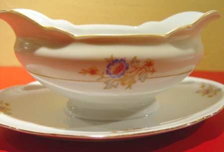 BAV429 Gravy Boat with Attached Underplate
