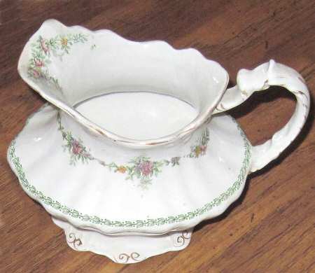 Hemish Garland Creamer