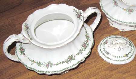 Hemish Garland Sugar Bowl & Lid