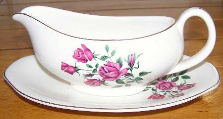 BRA29 Gravy Boat & Underplate