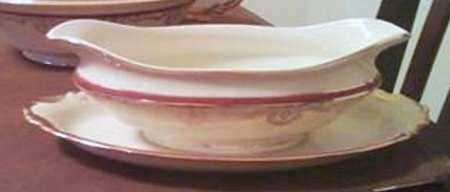 BWO10 Gravy Boat with Attached Underplate