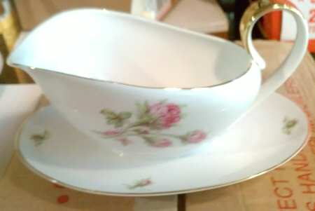 BAV455 Gravy Boat with Attached Underplate