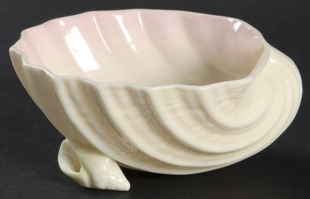 Neptune Pink (No Trim) Small Shell Shaped Dish