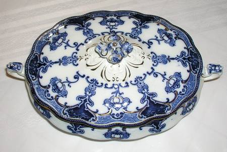 Laurence Oval Covered Vegetable
