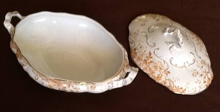 Windflower Brown Oval Covered Vegetable