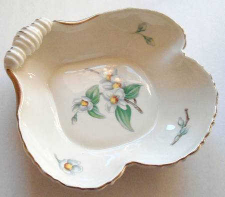 BIG95 Leaf Shaped Dish