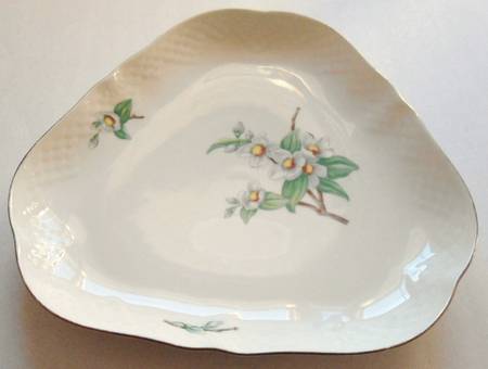 BIG95 Triangular Cake Plate