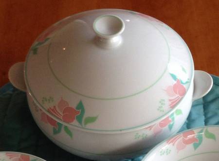 Fleur Round Covered Vegetable