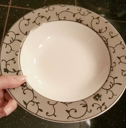 Fiori Rim Soup Bowl
