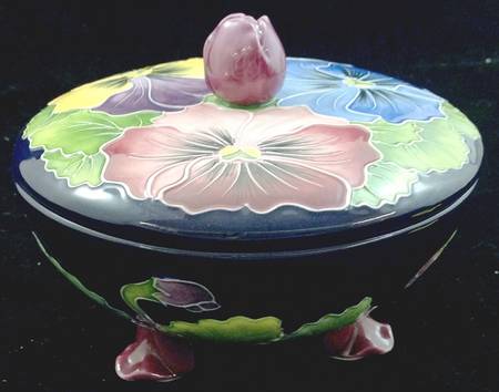 Enameled Giftware Candy Dish & Lid