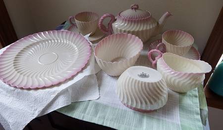 Scroll Pink by Belleek Pottery (Ireland)