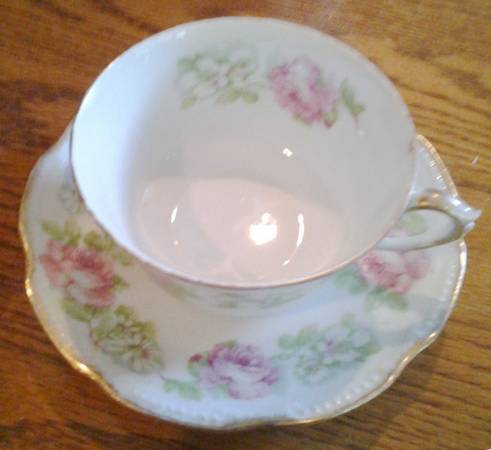 BOG158 Footed Cup & Saucer Set
