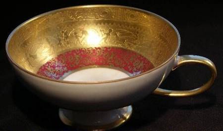 BAV425 Red Footed Cup