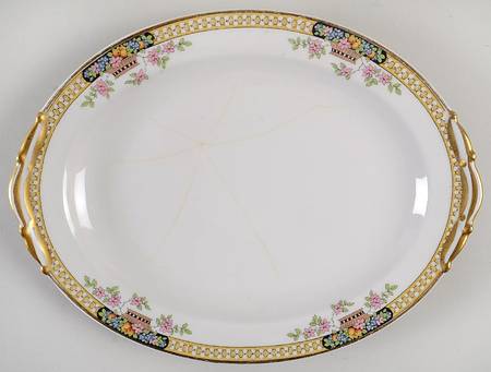 Winton (Design on Edge) 11" Oval Serving Platter