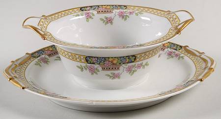 Winton (Design on Edge) Gravy Boat with Attached Underplate