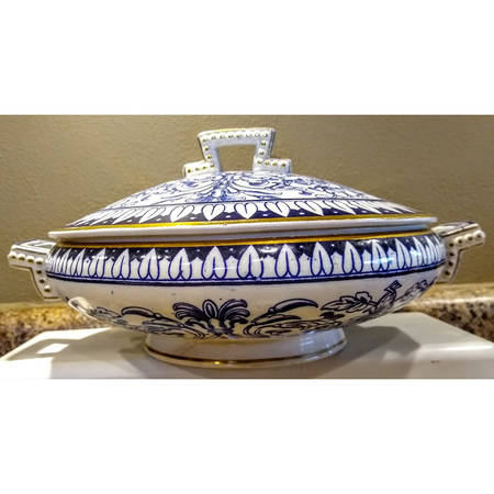 Teutonic Round Covered Vegetable