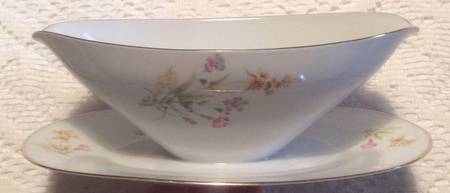 2074 Gravy Boat with Attached Underplate