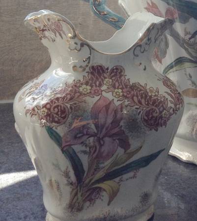 Iris Small Vase