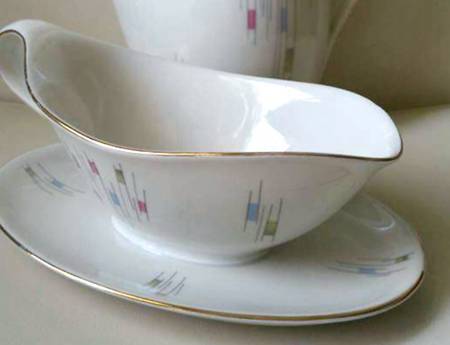 WIG1447-1 Gravy Boat with Attached Underplate