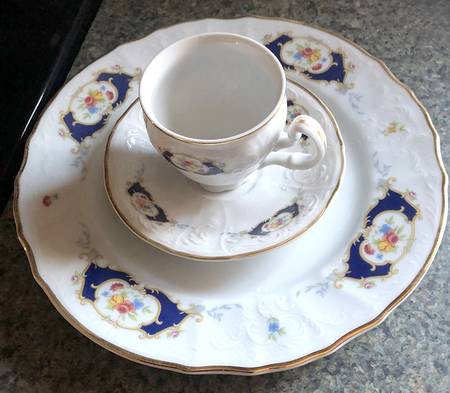 THU578 Footed Cup & Saucer Set