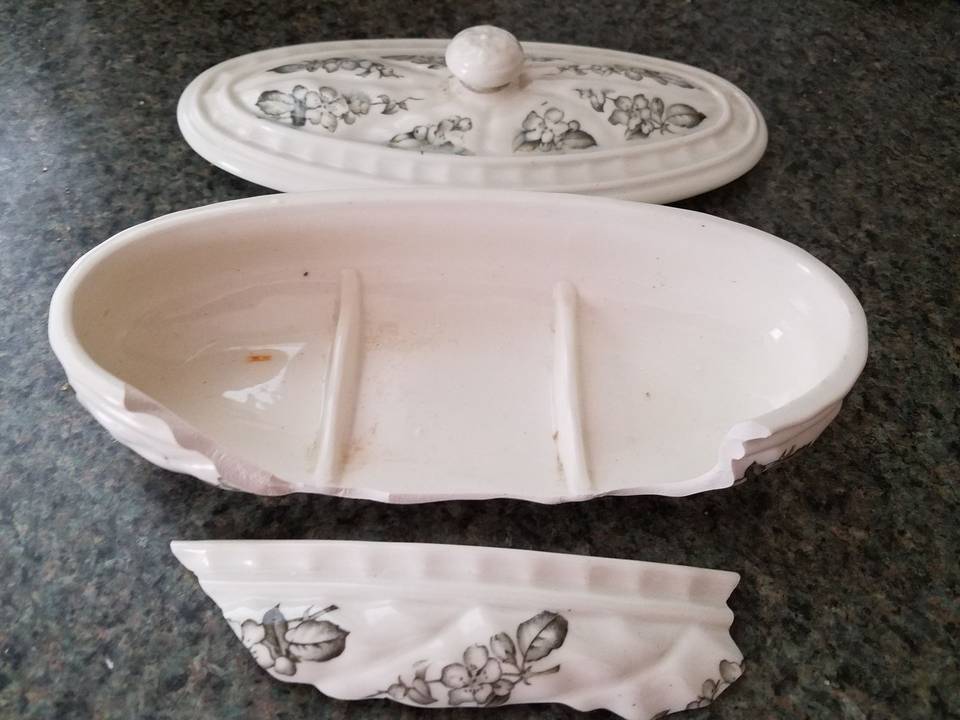 Sylvia - Black and Gray Soap Dish and Lid