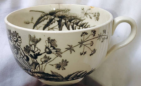 Field Flowers Black Flat Cup