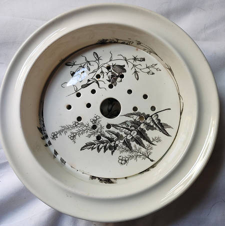 Field Flowers Black Strainer for Round Butter