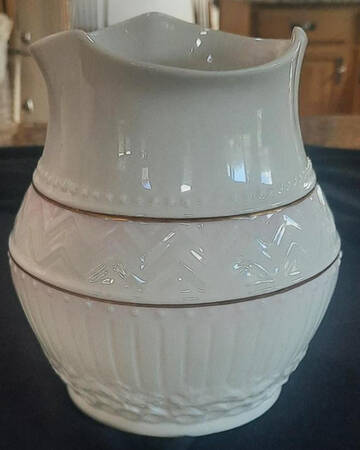Belleek in Retrospect 5" Vase
