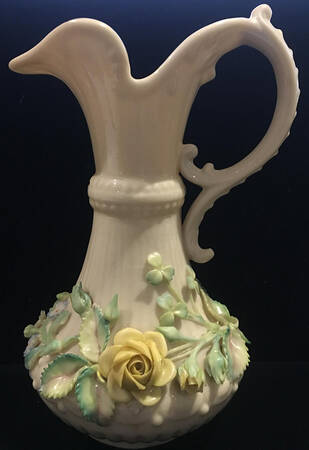 Vases 7'' Right Handled Aberdeen Vase