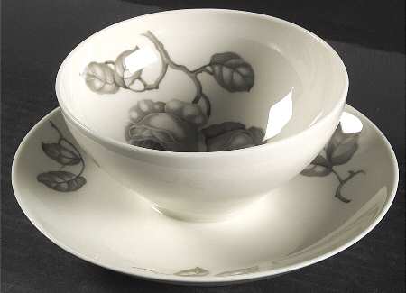 Dawn Rose Gravy Boat with Attached Underplate