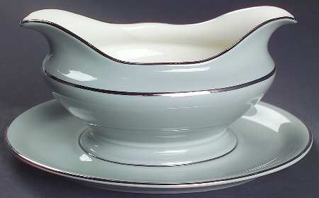 Flair Gravy Boat with Attached Underplate