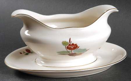 Lotus Gravy Boat with Attached Underplate
