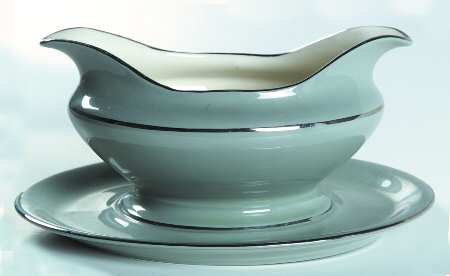 Lyric Gravy Boat with Attached Underplate
