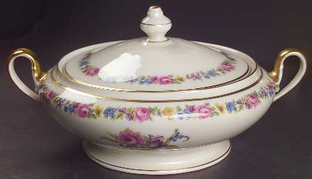 Manor Round Covered Vegetable