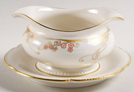 Nouvelle Gravy Boat with Attached Underplate