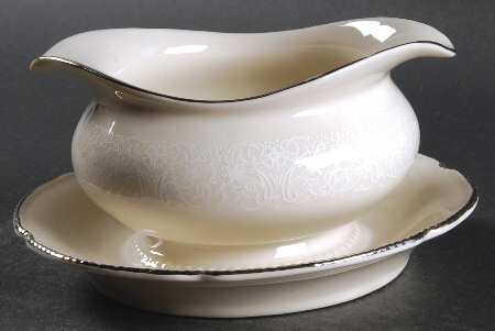 Snowflower Gravy Boat with Attached Underplate