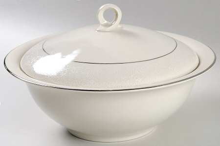 Snowflower 2.25 Qt Round Covered Casserole