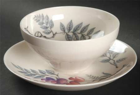 Wisteria Gravy Boat with Attached Underplate