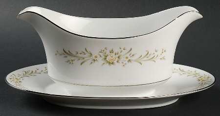 Eloquence Gravy Boat with Attached Underplate