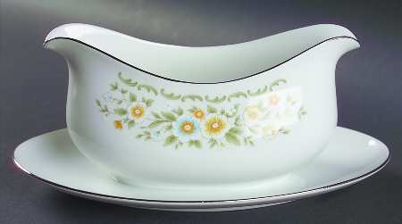 Concerto Gravy Boat with Attached Underplate