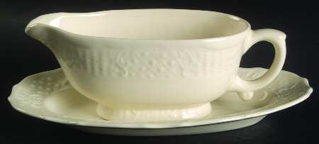 American Traditional Gravy Boat & Underplate/Relish